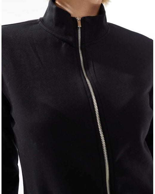 Giacca Sportiva Nera Morbida Al Tatto Con Zip di Stradivarius in Black