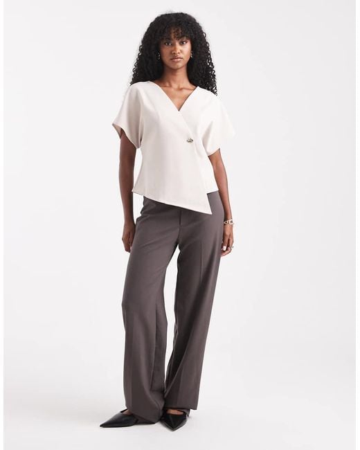 Top Color Crema Con Parte Delantera Cruzada Y Botones De Metal Repujados De -Blanco Vero Moda de color White