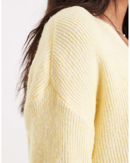 Pull souple à col en v - clair ONLY en coloris Natural