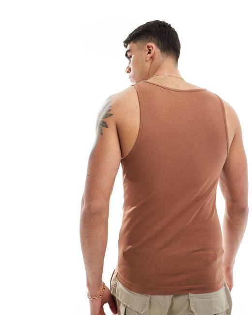 Camiseta sin mangas ajustada en marrón ASOS de hombre de color Brown