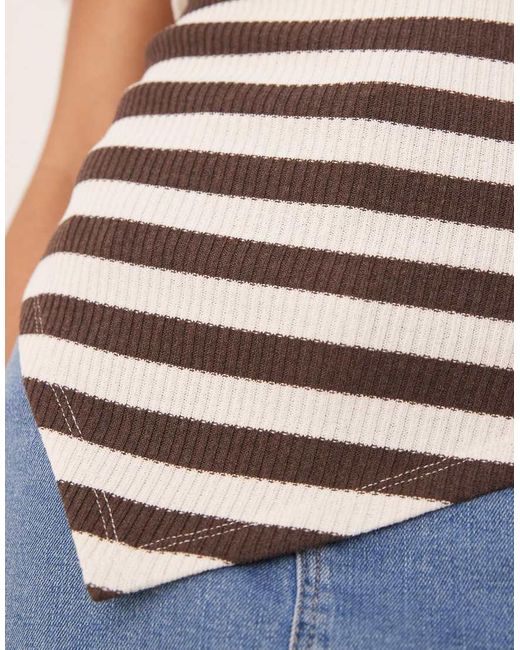 Camiseta Asimétrica A Rayas Monocromáticas Con Lateral Fruncido De ASOS de color Blue