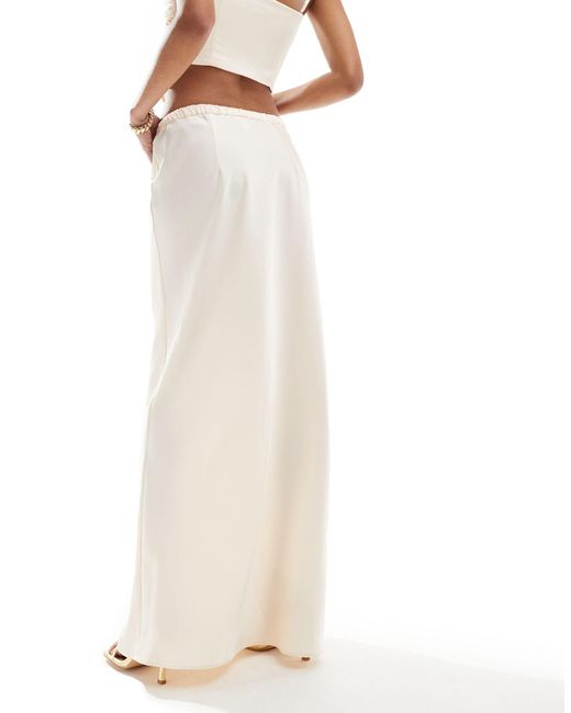 Falda larga color con lazada en la cintura Style Cheat de color White