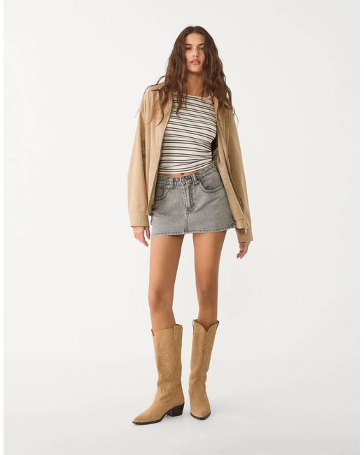 D62 - jupe-short en jean - délavé Stradivarius en coloris Gray