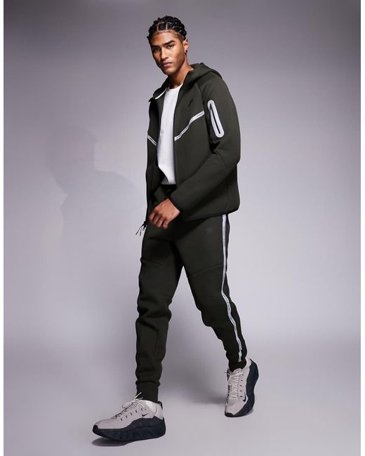 Nike Tech in het Gray voor heren