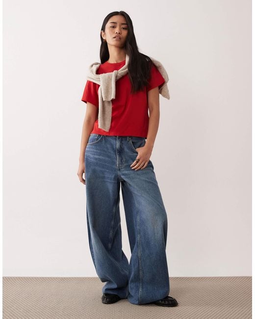 Abercrombie & Fitch Red – leicht körpernah geschnittenes t-shirt