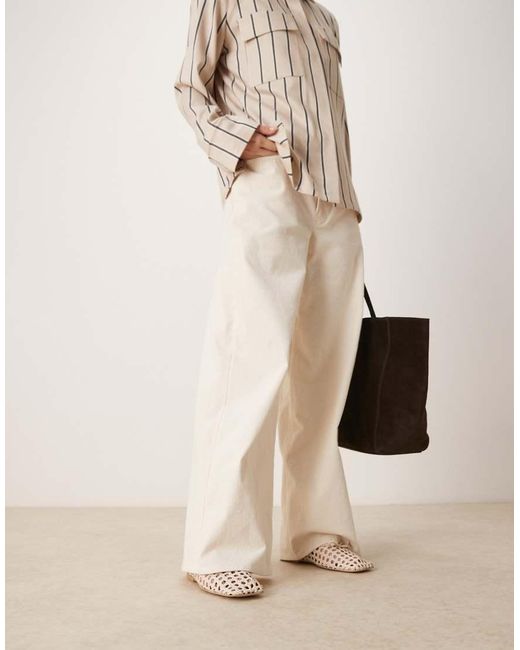 Lysandra di ASOS in Natural