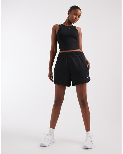 Attack di Nike in Black