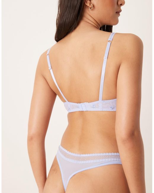 String avec petites fleurs brodées New Look en coloris Blue
