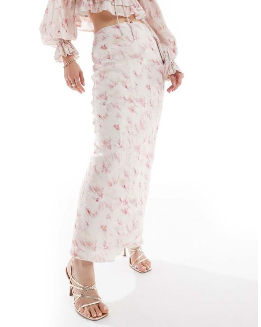 Love Triangle Maxirok Van Gekreukte Stof Met Vervaagde Print, Deel Van Co-Ord Set in het Pink