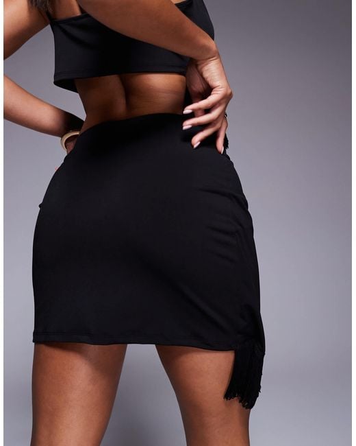 Mini-jupe portefeuille d'ensemble à franges ASOS en coloris Black
