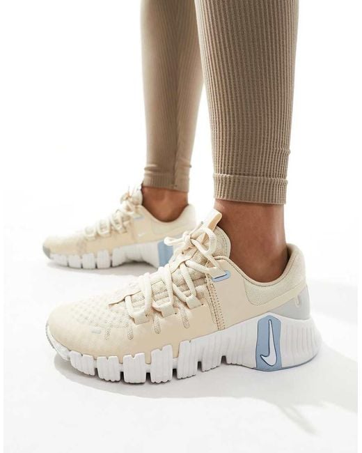 Nike Natural Metcon 5 Sneakers