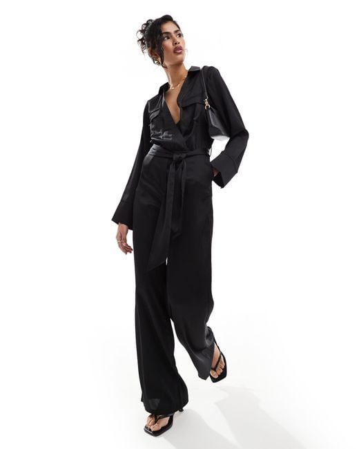 Pretty Lavish Black – utility-jumpsuit aus satin