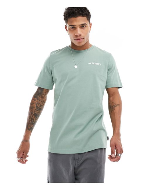 Camiseta salvia con estampado gráfico en la espalda terrex Adidas Originals de hombre de color Green
