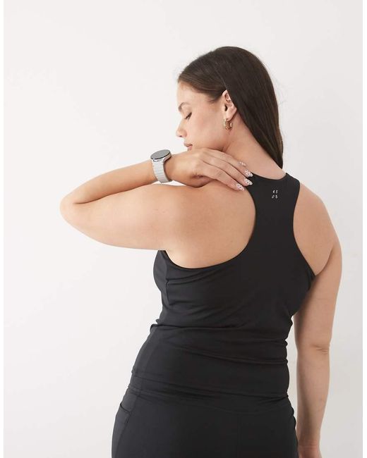 4505 Black Curve Active V-neck Racer Back Vest With Inner Bra