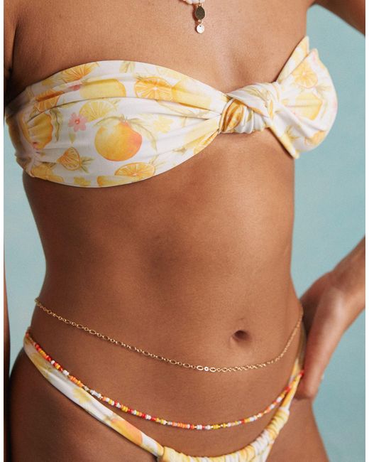 Top bikini a fascia con nodo e stampa di frutta di Miss Selfridge in Blue