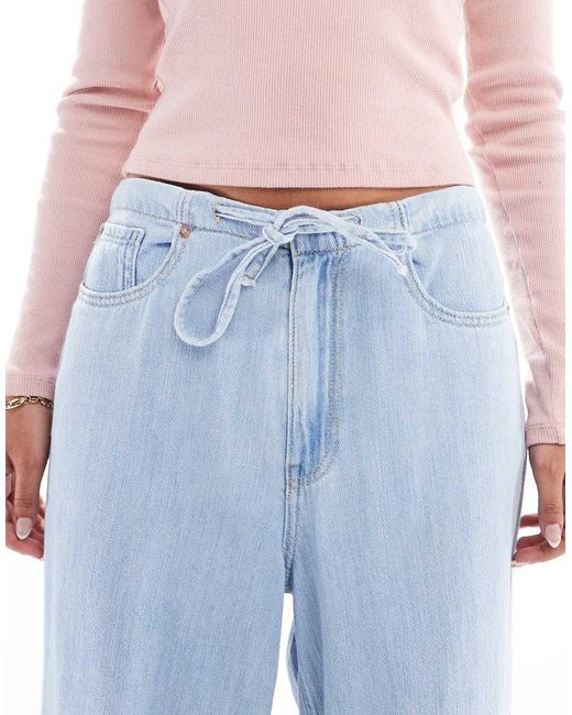 Jeans Fluidi A Fondo Ampio Medio di Stradivarius in Blue