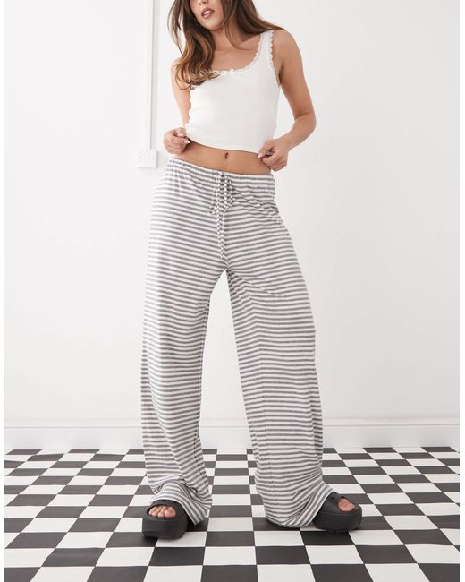 Weekday Gray – weite hose mit streifen