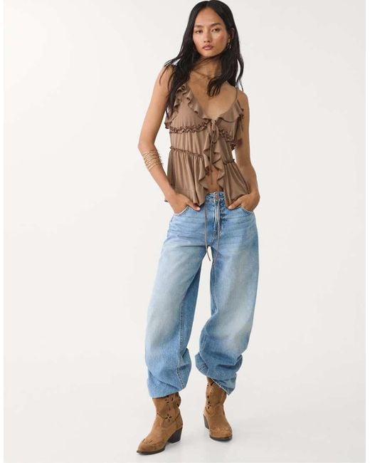 Top Con Spalline Sottili E Volant di Stradivarius in Blue