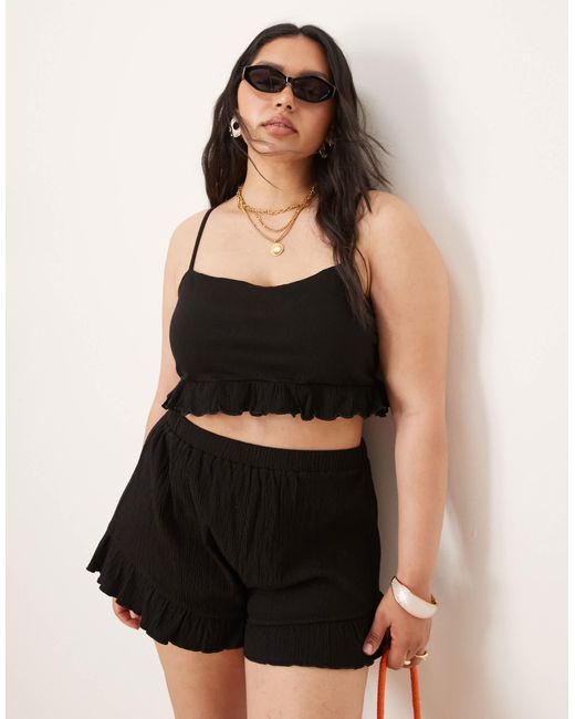 Asos design curve - crop top d'ensemble effet froissé avec ourlet à volants ASOS en coloris Black