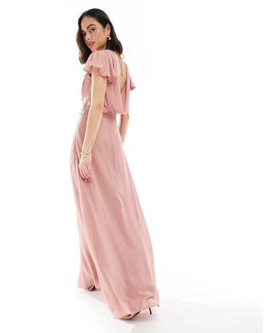 Vestido De Dama De Honor Largo Rosa Polvareda Con Mangas Fluidas Y Espalda Desbocada De Chifón De TFNC London de color Pink