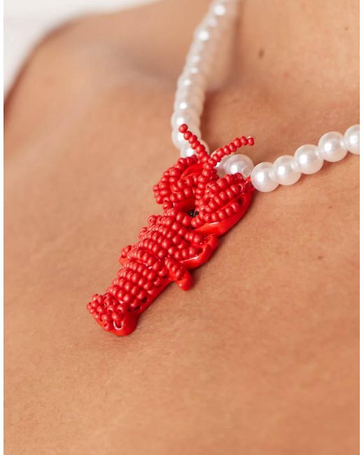 Collana Con Perle Sintetiche E Ciondolo Ad Aragosta di ASOS in Brown