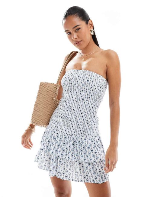 Vestito Corto A Fascia Arricciato Con Volant A Fiori di Stradivarius in Blue