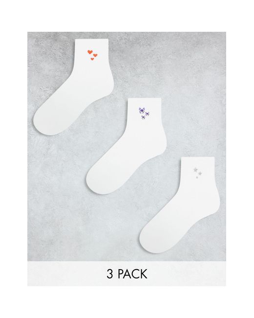 Confezione da 3 paia di calzini bianchi con motivi ricamati multicolore di Monki in White