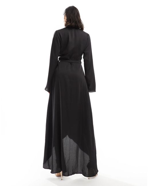 TFNC London Black – langärmliges, gewickeltes satin-maxikleid