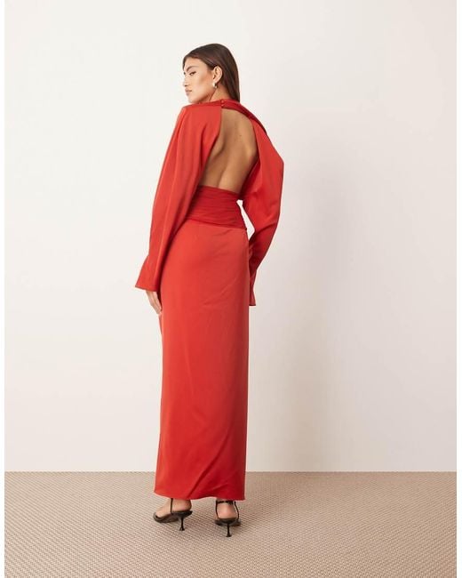 Vestido Largo Con Hombros Marcados, Cuello Drapeado Y Espalda Descubierta De ARRANGE de color Red