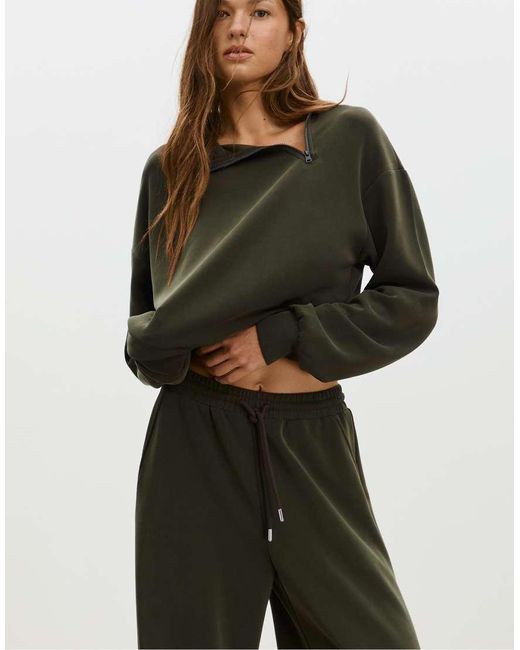 Felpa Morbida Al Tatto Con Zip Laterale di Stradivarius in Green