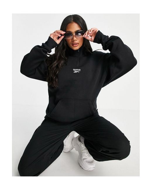 Sudadera negra con logo, cremallera corta y cordón en el bajo Reebok de  Algodón de color Negro - Lyst