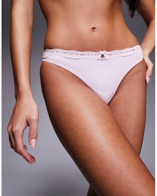 Elevated Essentials di Boux Avenue in Pink