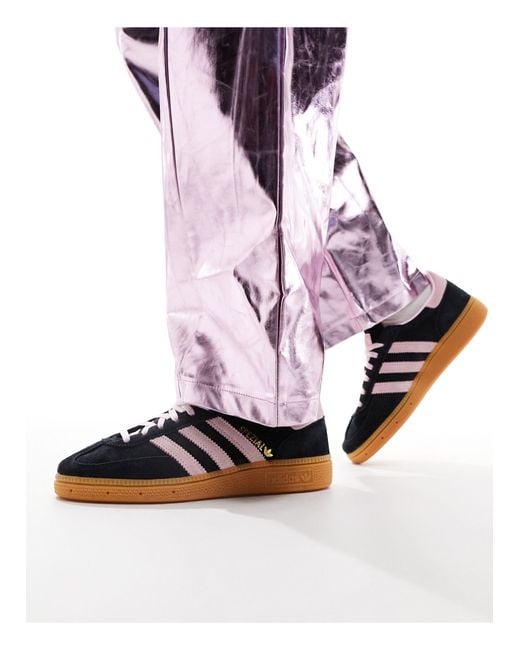 Adidas nere store rosa