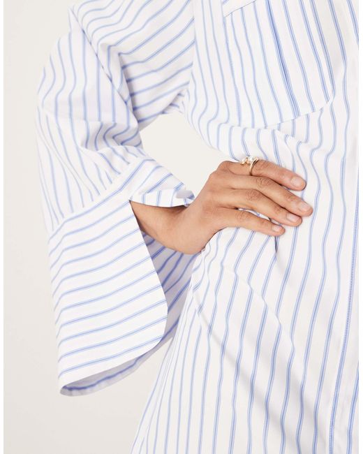 Asos design tall - robe chemise courte à rayures avec poignets larges et poches oversize - bleu ASOS en coloris Natural