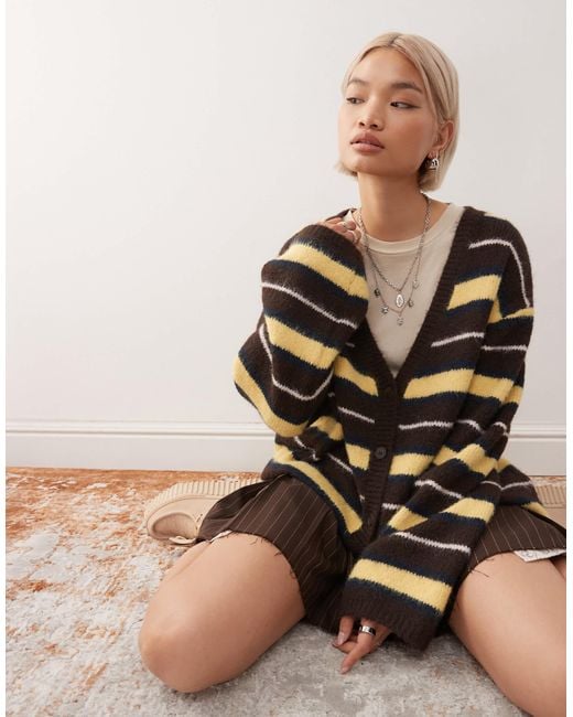 Gilet oversize en maille duveteuse - marron et jaune à rayures Monki en coloris Brown