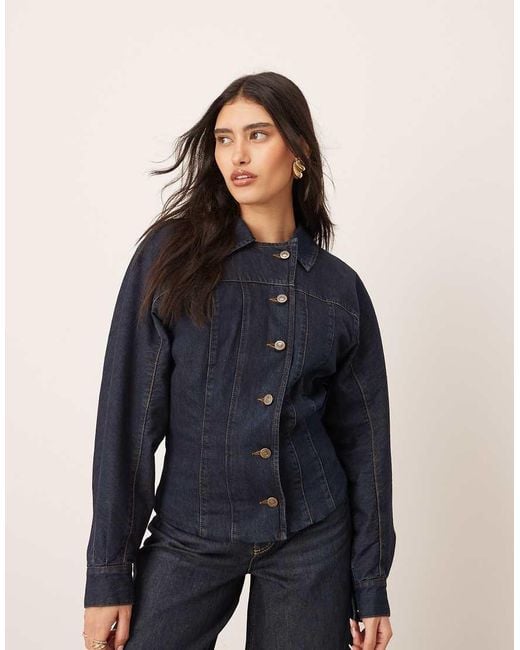 Chaqueta Vaquera Azul Añil Con Diseño Moldeado Y Detalle De Cremallera De ARRANGE de color Blue