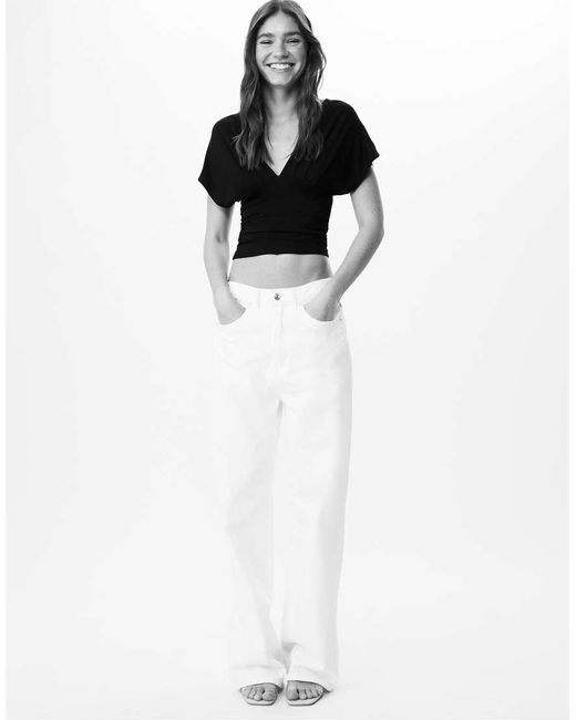 Top Con Scollo A V Raccolto di Stradivarius in White