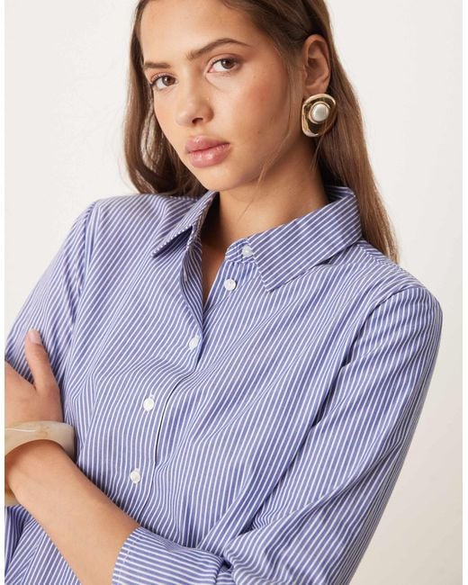 Robe chemise à fines rayures nouée à la taille - bleu et Jdy en coloris Blue