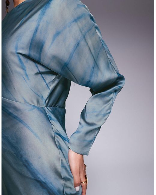 ASOS Blue – langärmeliges maxikleid mit abstraktem print und fledermausärmeln