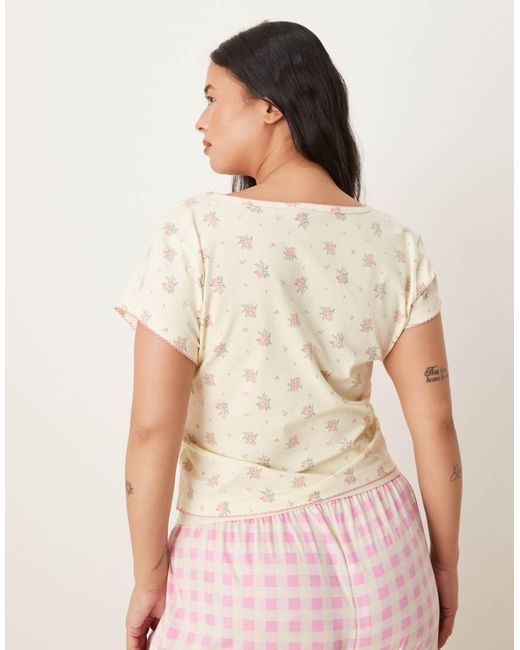 Top De Pijama Amarillo Pastel De Estilo Mesonera Con Estampado De Mix & Match De Asos Design Curve ASOS de color Natural