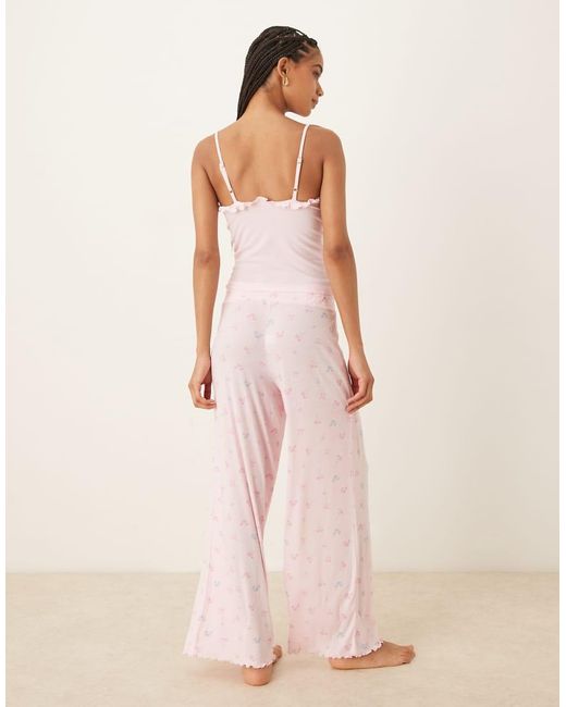 Boux Avenue Geribbelde Set Van Cami Met Ruches En Broek Met Bloemenprint in het Pink