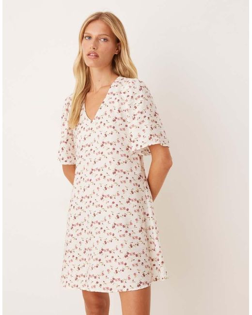 Vestido Corto De Manga Corta Con Estampado Floral De Jdy de color Natural
