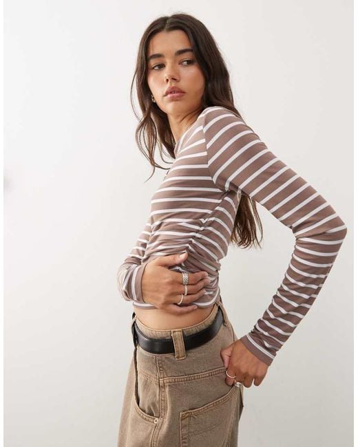 Reclaimed (vintage) Getailleerd Gestreept T-Shirt Met Lange Mouwen, Rechte Hals En Gerimpeld Detail in het Brown