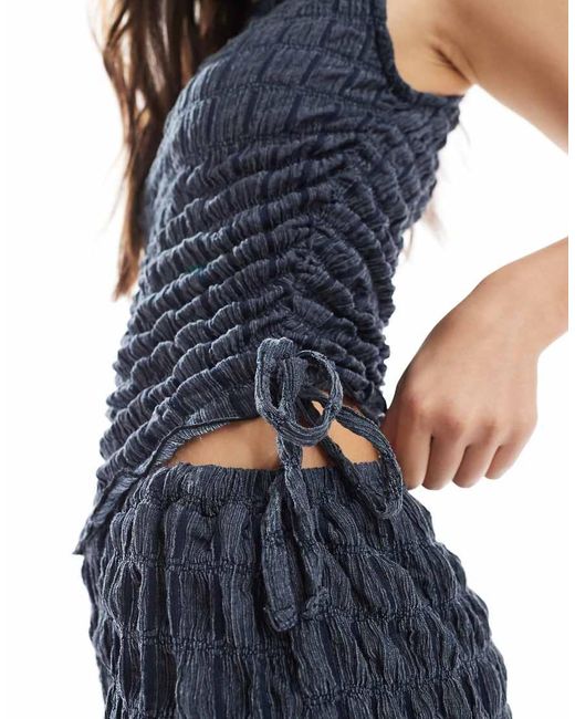 Top Blu Lavaggio Acido Testurizzato Con Scollo A Barchetta E Coulisse Laterale di ASOS in Blue