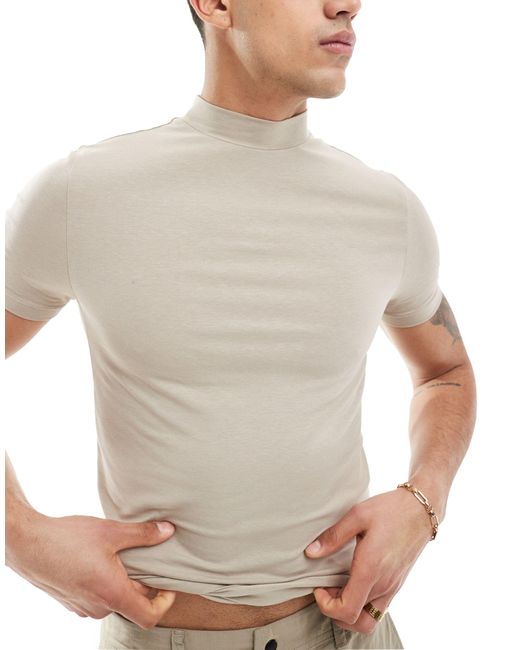 Camiseta color ajustada con cuello alto ASOS de hombre de color White