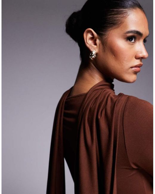 Vestido Corto Marrón Ajustado Con Detalle De Fular De ASOS de color Brown