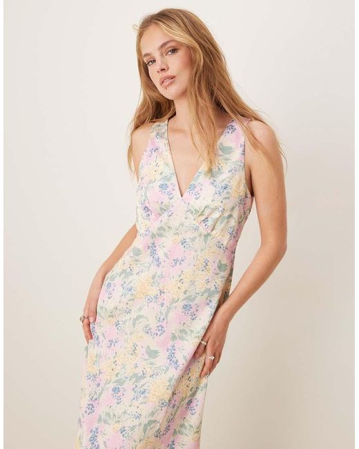 Vestido Largo Con Estampado Floral Y Cuello De Pico De Satén De Y.A.S de color Natural