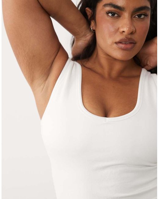4505 White Curve Seamless V Neck Vest With Inner Bra