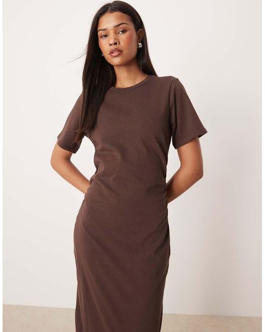 Vestito T-Shirt Color Cioccolato Con Arricciatura Sul Lato di ASOS in Brown