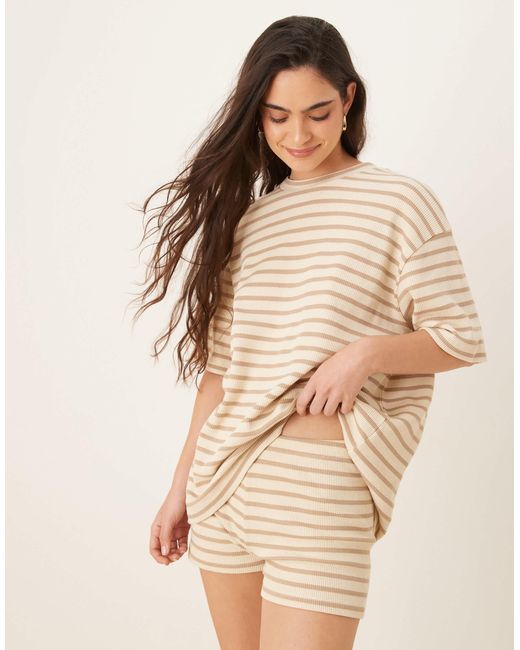 ASOS Natural – knapp geschnittene shorts mit streifen